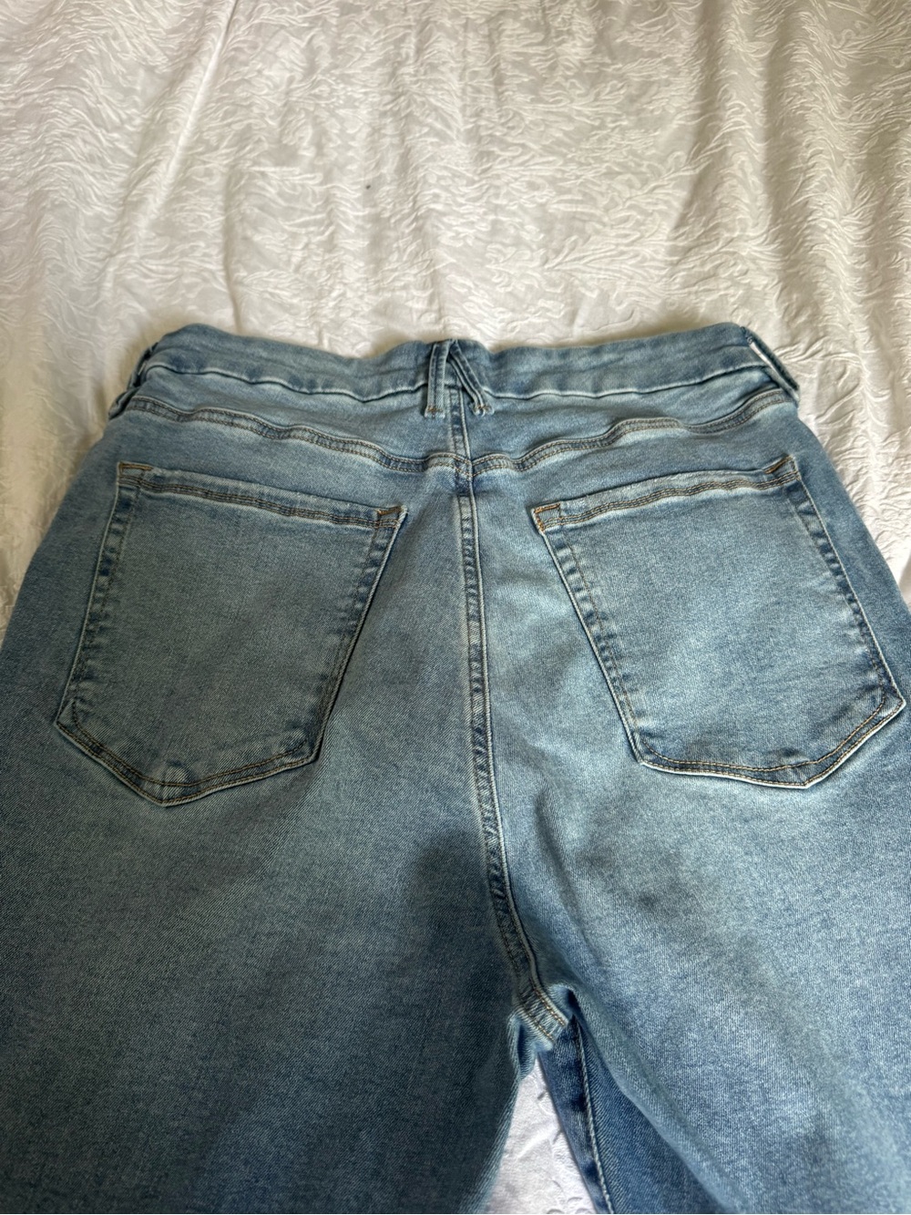 Good American Light Blue Always Fit Good Legs Crop Jeans - Picture 3 of 6